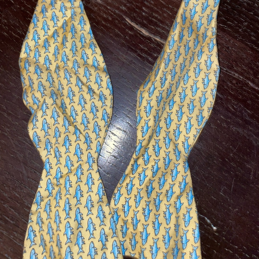 Vineyard vines bow tie